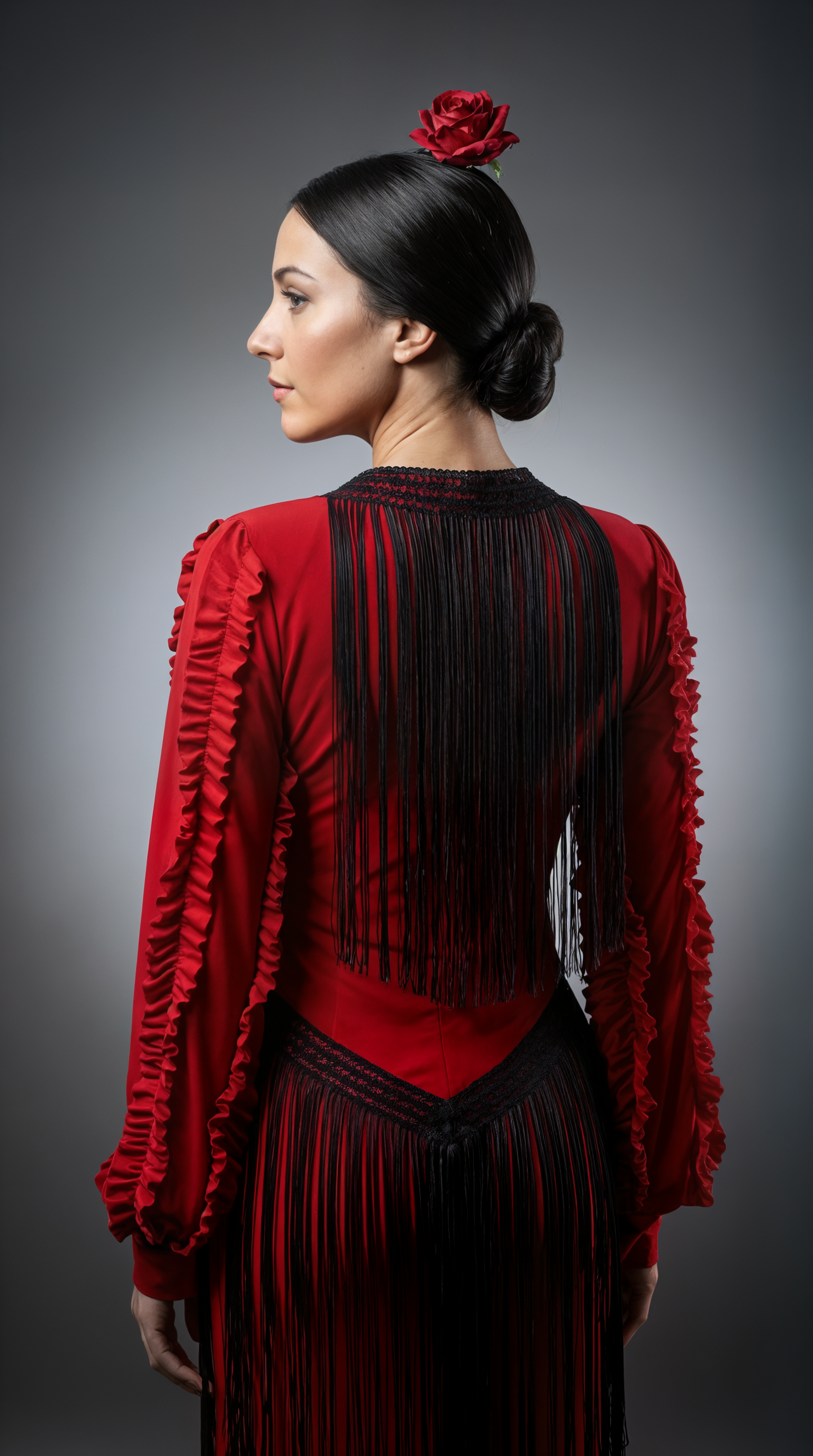 Tira de flecos flamenca indossata, vista posteriore con fissaggio nascosto sulla schiena